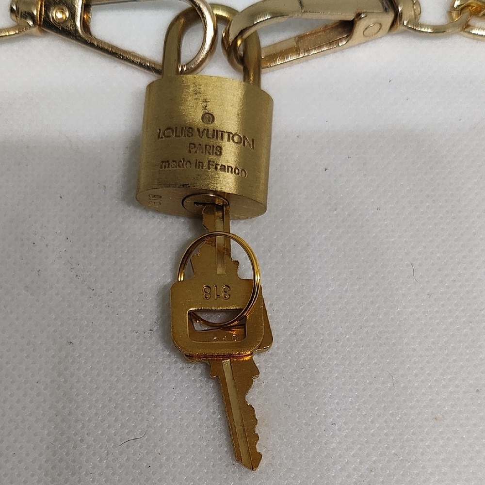 Classic Gold Chain Lock With 2 Keys Functional Holder - Picture 6 of 6